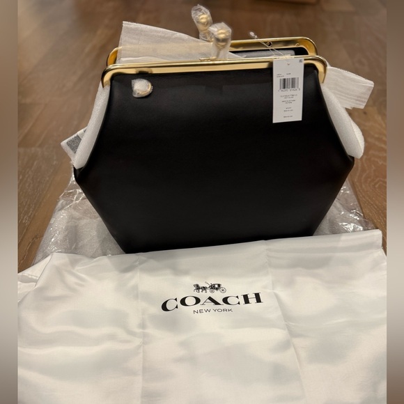 Coach Black Kisslock Large Frame Shoulder Bag with Gold Hardware - Picture 6 of 11